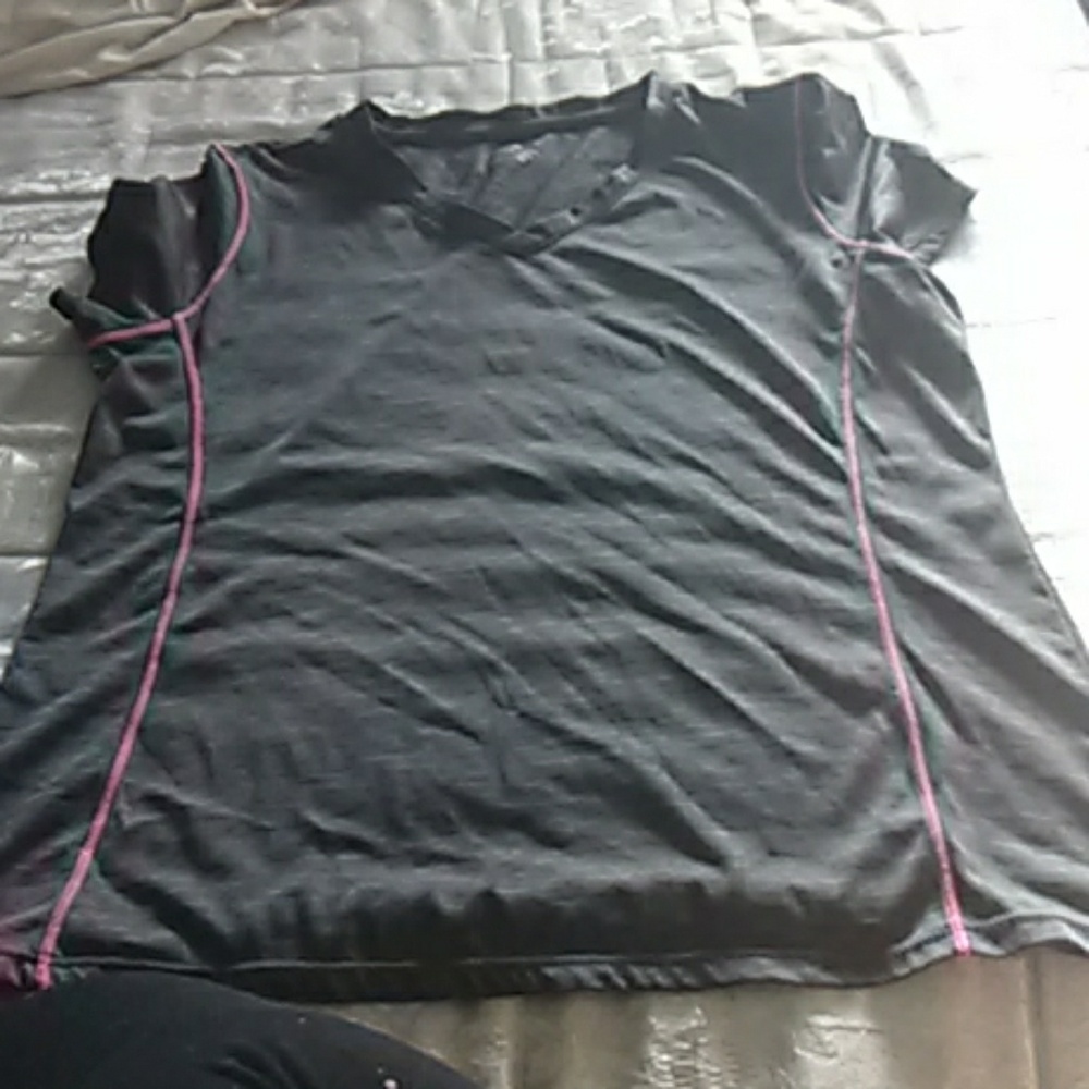 Black and pink exercise tee